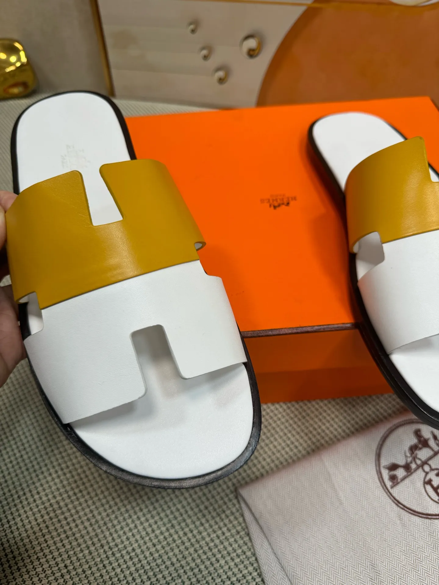 👟👟Ex-factory price 560👟👟 "HERMES" [Classic Original Version] Hermès; Top 🔝 Purchasing Agency 🔍🔍 Men's Latest 🇺🇸 Counter Sales Simultaneously, Original Imported from Italy: Silk Cowhide · Prominent (High-end · Nobility · Grade) Exquisite Workmanship (Italian 🇮🇹 Imported Water Dye Brand Wear-resistant ultra-thousand leather feet) Soles: Original soles specially provided by the original factory, ⚠exclusive double-layer movable rubber molded outsole; super comfortable, wear-resistant, non-slip, environmentally friendly🌳🌳🌳, real photos taken🎬The real ones are more beautiful🔍🔍 (high quality, single goods), you can enter and exit the counter at will* Code number: 38·39·40·41·42·43·44# (45# can be customized) (46 47➕30 customization is not returnable) Welcome to place an order...☕